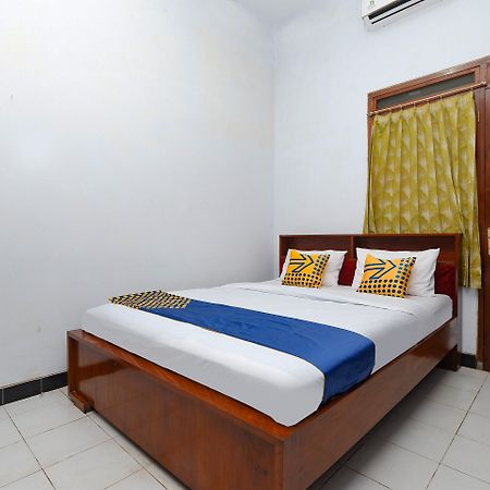 Oyo 2240 Simpang Tujuh Residence Kudus Exteriör bild