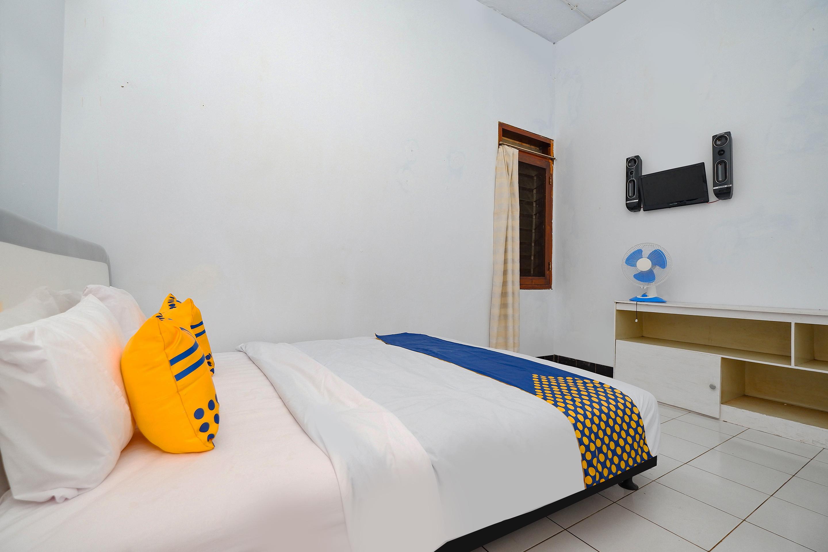 Oyo 2240 Simpang Tujuh Residence Kudus Exteriör bild