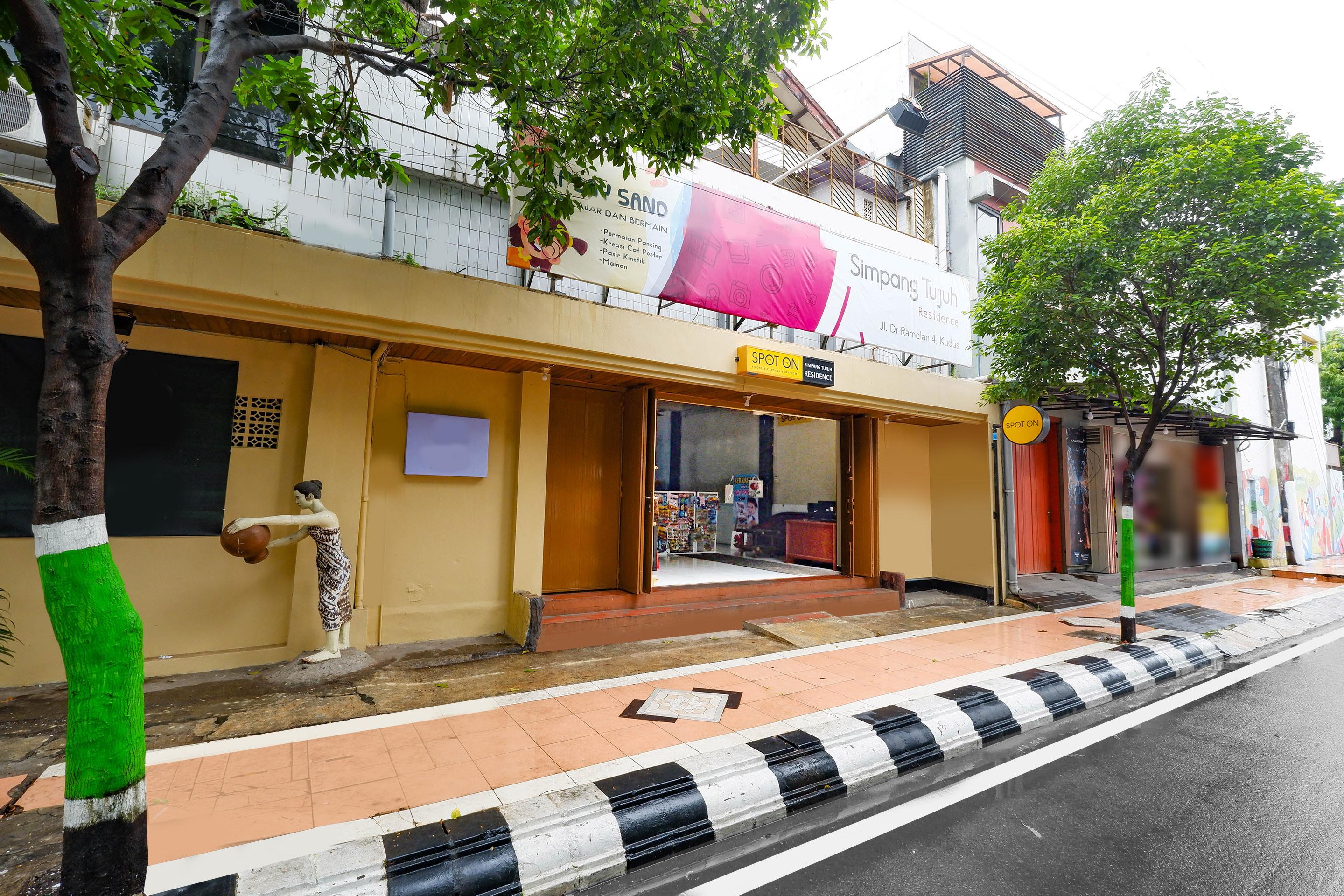 Oyo 2240 Simpang Tujuh Residence Kudus Exteriör bild