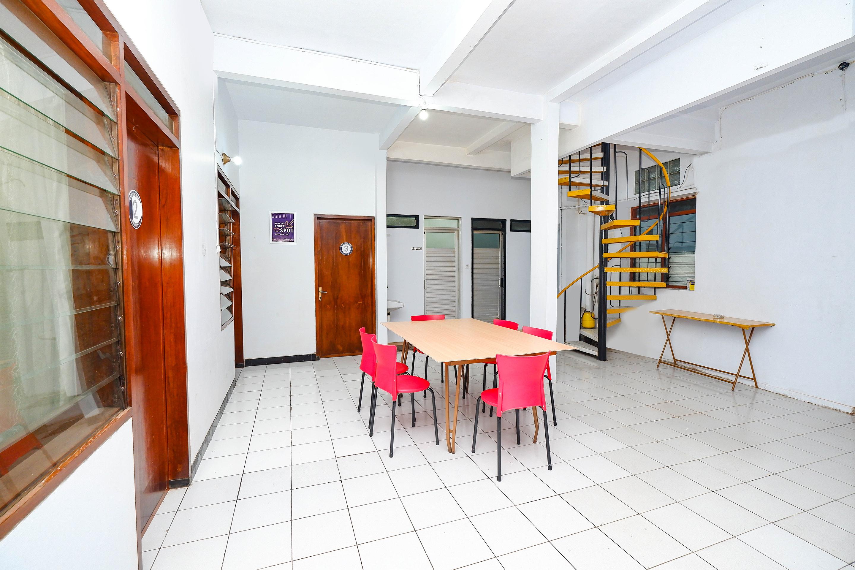 Oyo 2240 Simpang Tujuh Residence Kudus Exteriör bild
