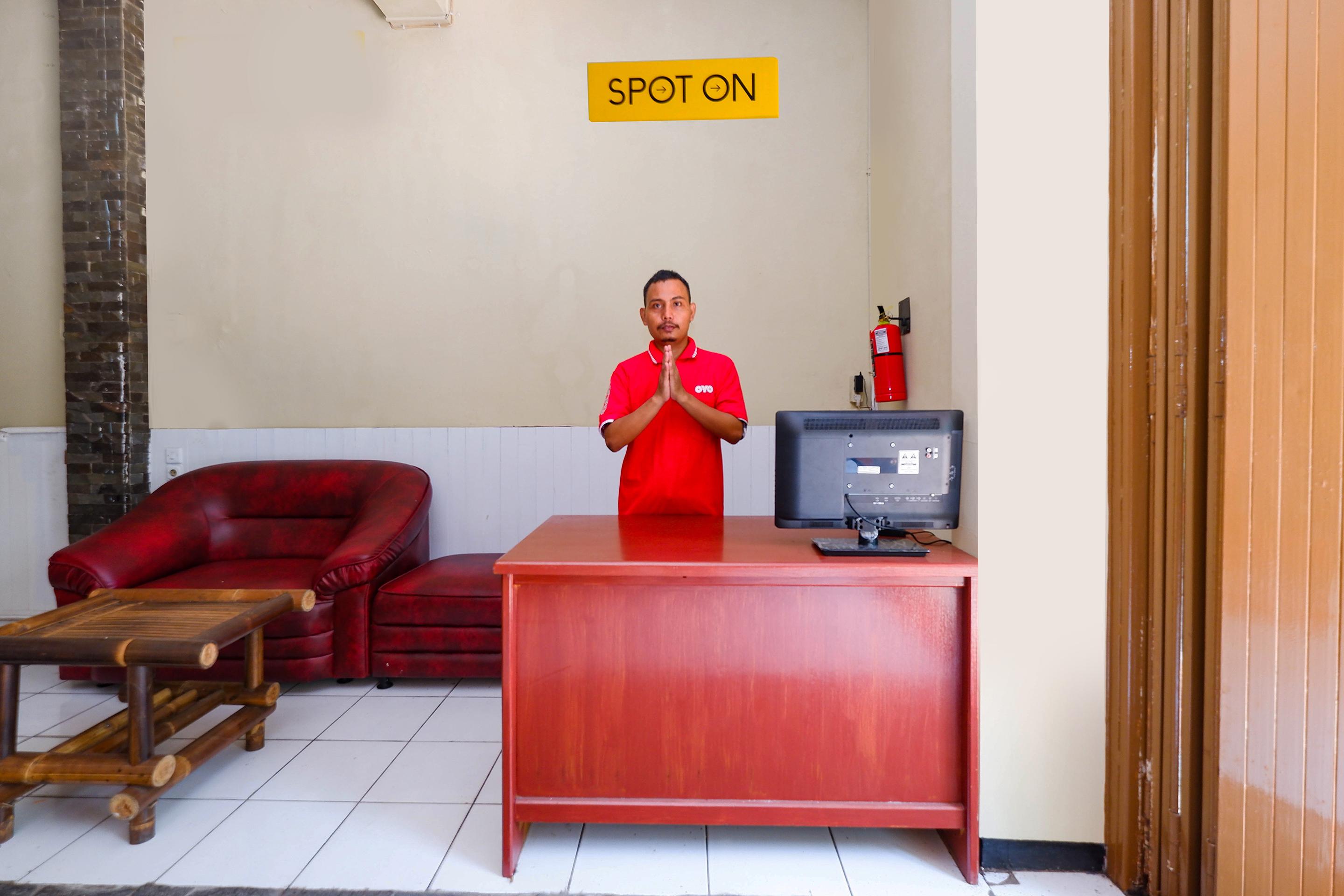 Oyo 2240 Simpang Tujuh Residence Kudus Exteriör bild